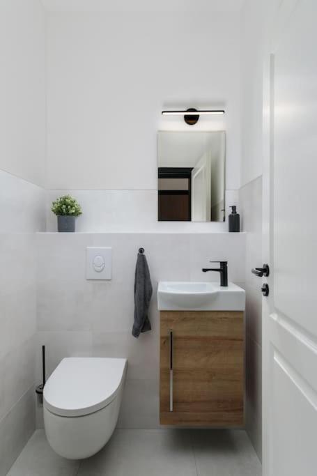 Charmantes Townhaus Mit Garten, W-Lan & Netflix Potsdam Bagian luar foto