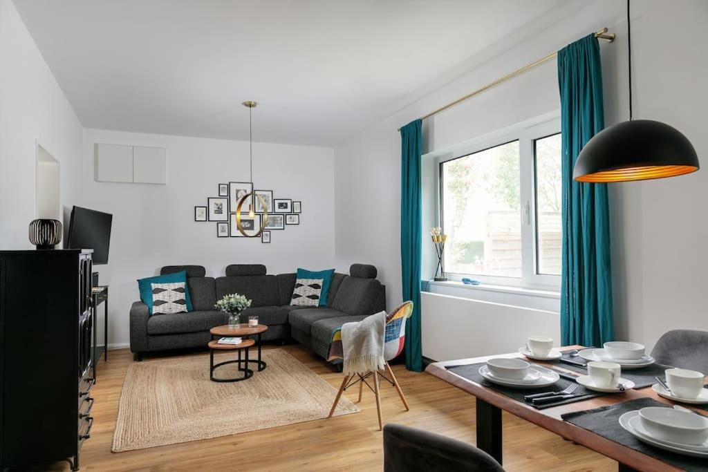 Charmantes Townhaus Mit Garten, W-Lan & Netflix Potsdam Bagian luar foto