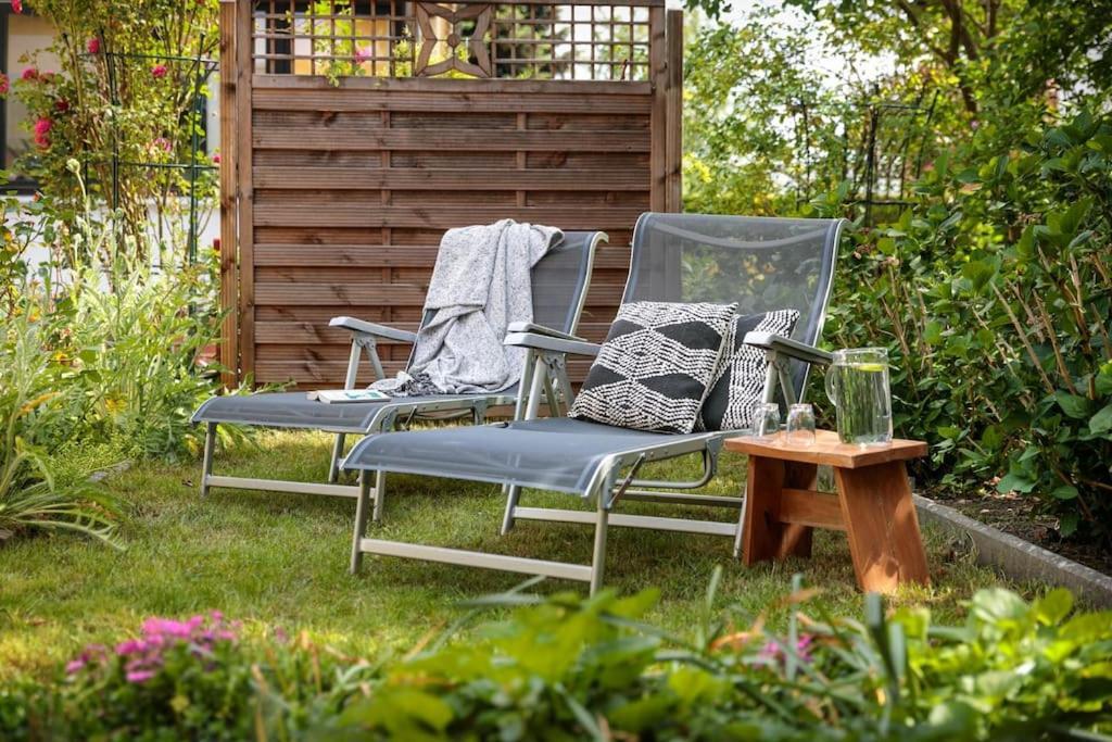 Charmantes Townhaus Mit Garten, W-Lan & Netflix Potsdam Bagian luar foto