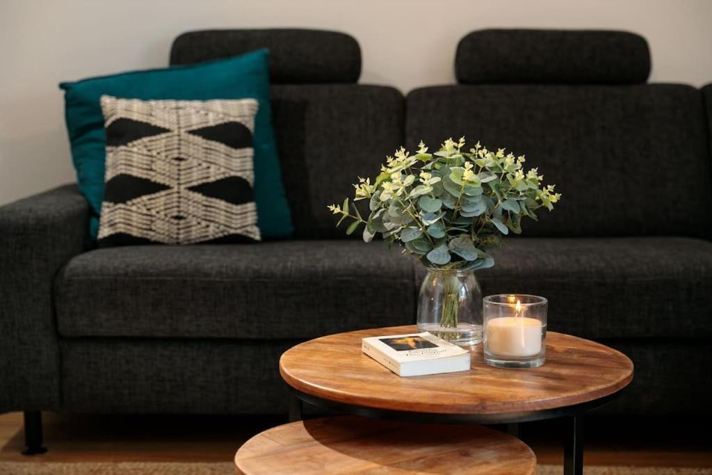 Charmantes Townhaus Mit Garten, W-Lan & Netflix Potsdam Bagian luar foto