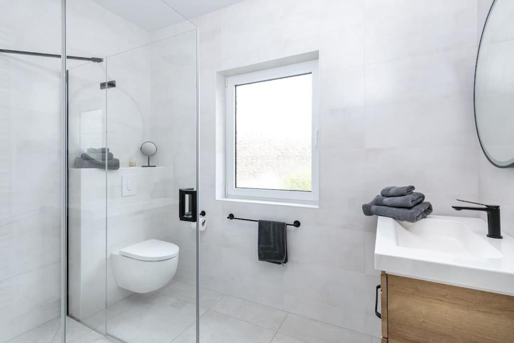 Charmantes Townhaus Mit Garten, W-Lan & Netflix Potsdam Bagian luar foto