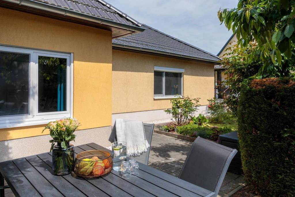 Charmantes Townhaus Mit Garten, W-Lan & Netflix Potsdam Bagian luar foto