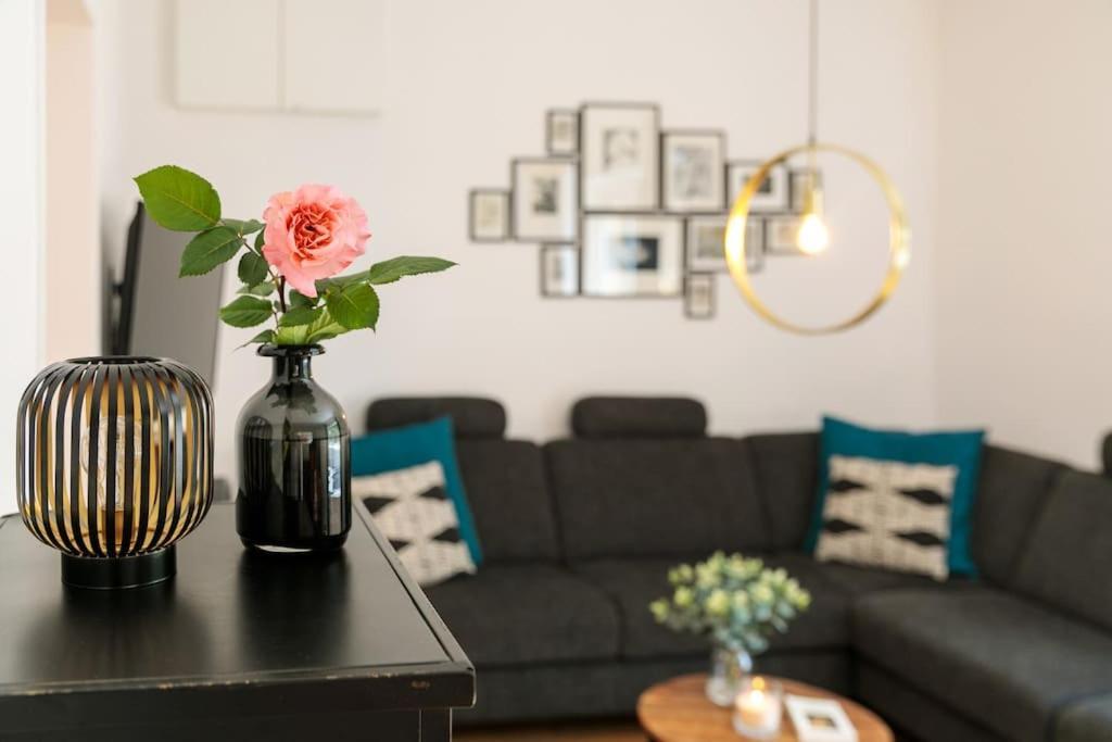 Charmantes Townhaus Mit Garten, W-Lan & Netflix Potsdam Bagian luar foto